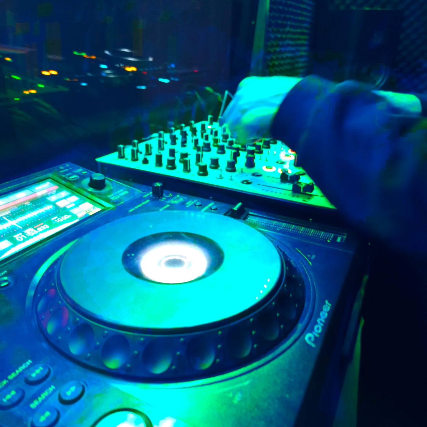 Cabina DJ 1 - Sala de Ensayo: 2 Horas