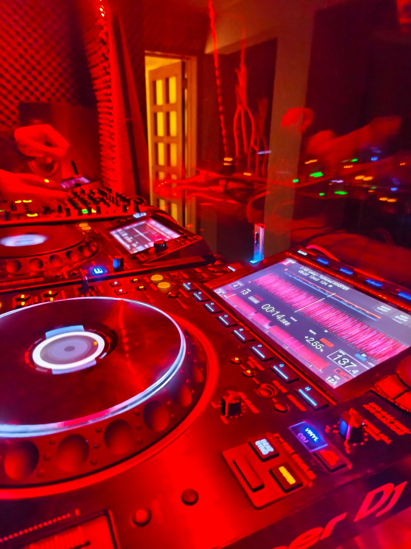 Cabina DJ - Sala de Ensayo: 2 Meses / 16 Horas + REC