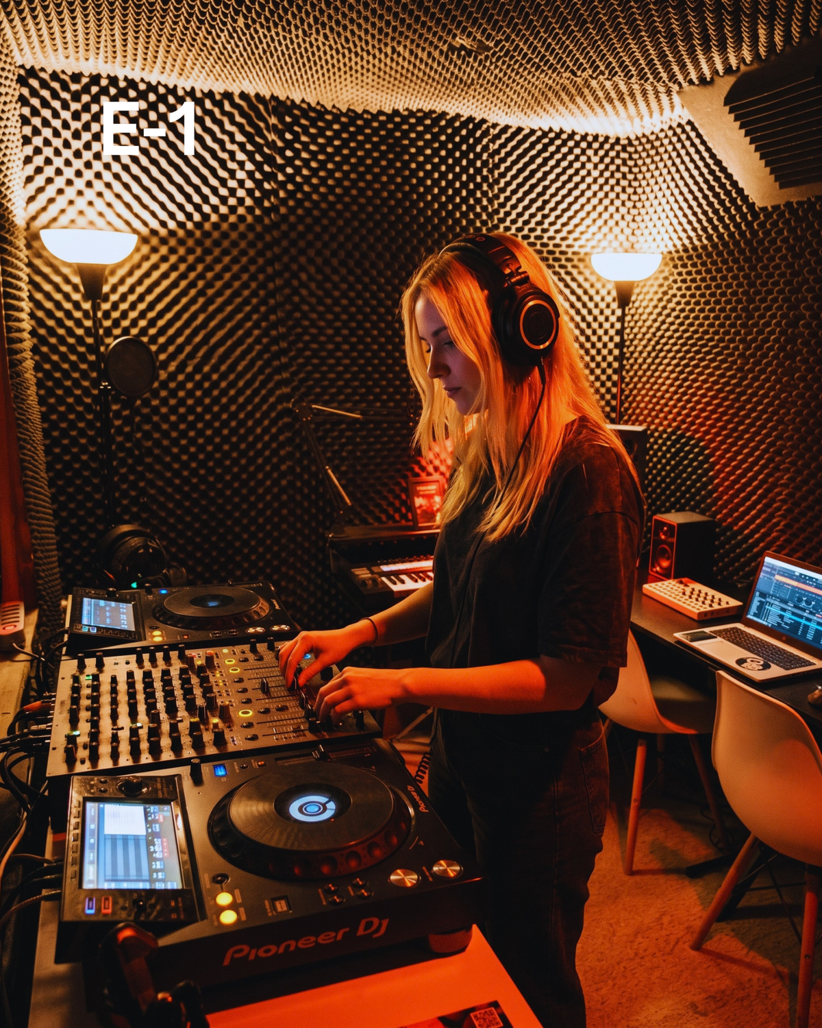 CABINA DJ PRO II - ENSAYO (SALA 10 HORAS)