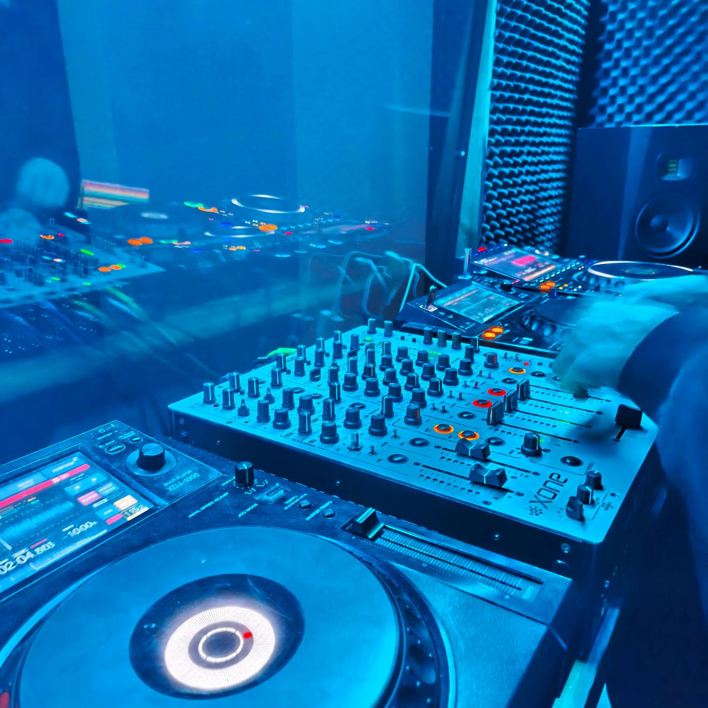 Cabina DJ 1 - Sala de Ensayo: 2 Horas
