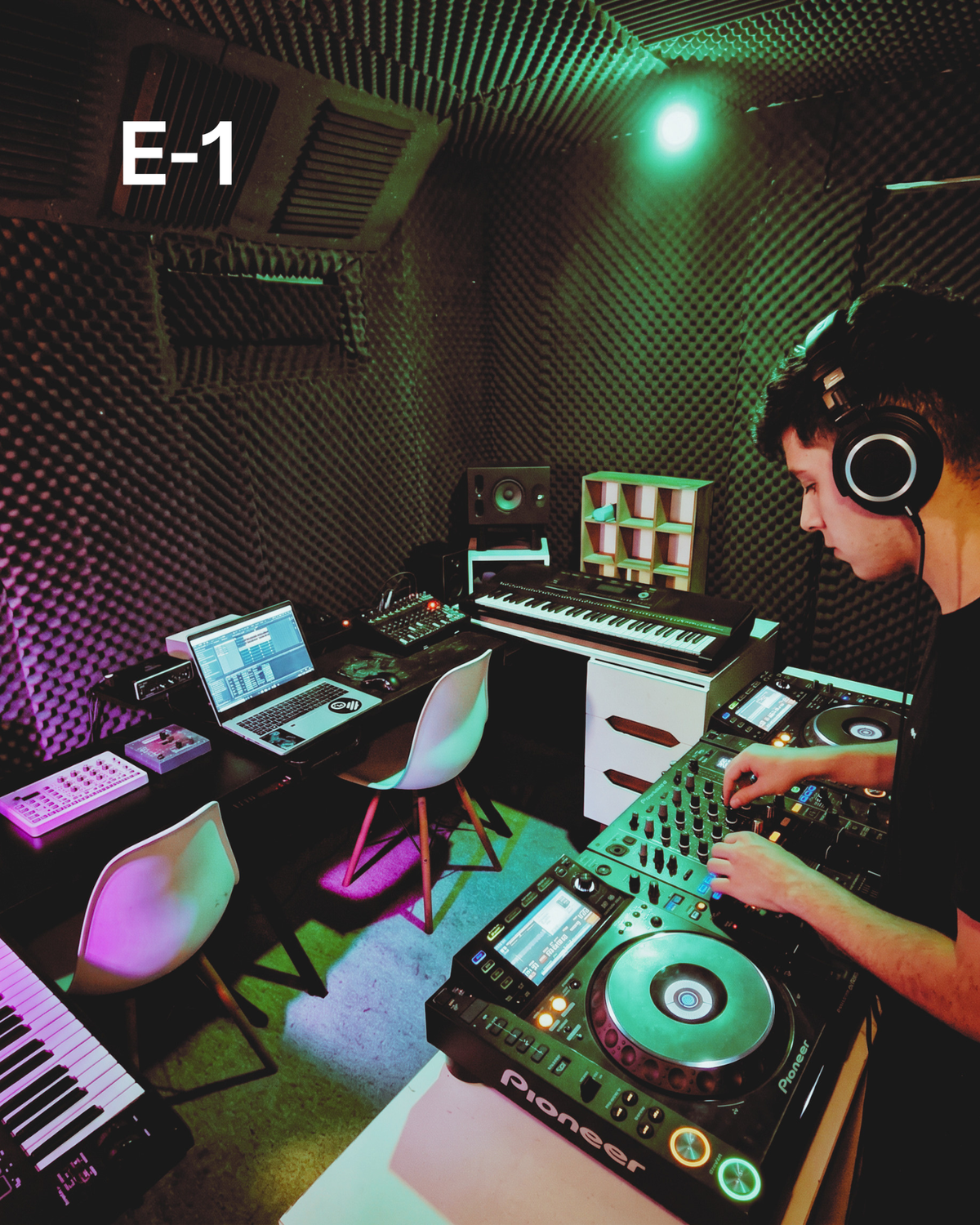 CABINA DJ PRO I - ENSAYO (SALA 2 HORAS)